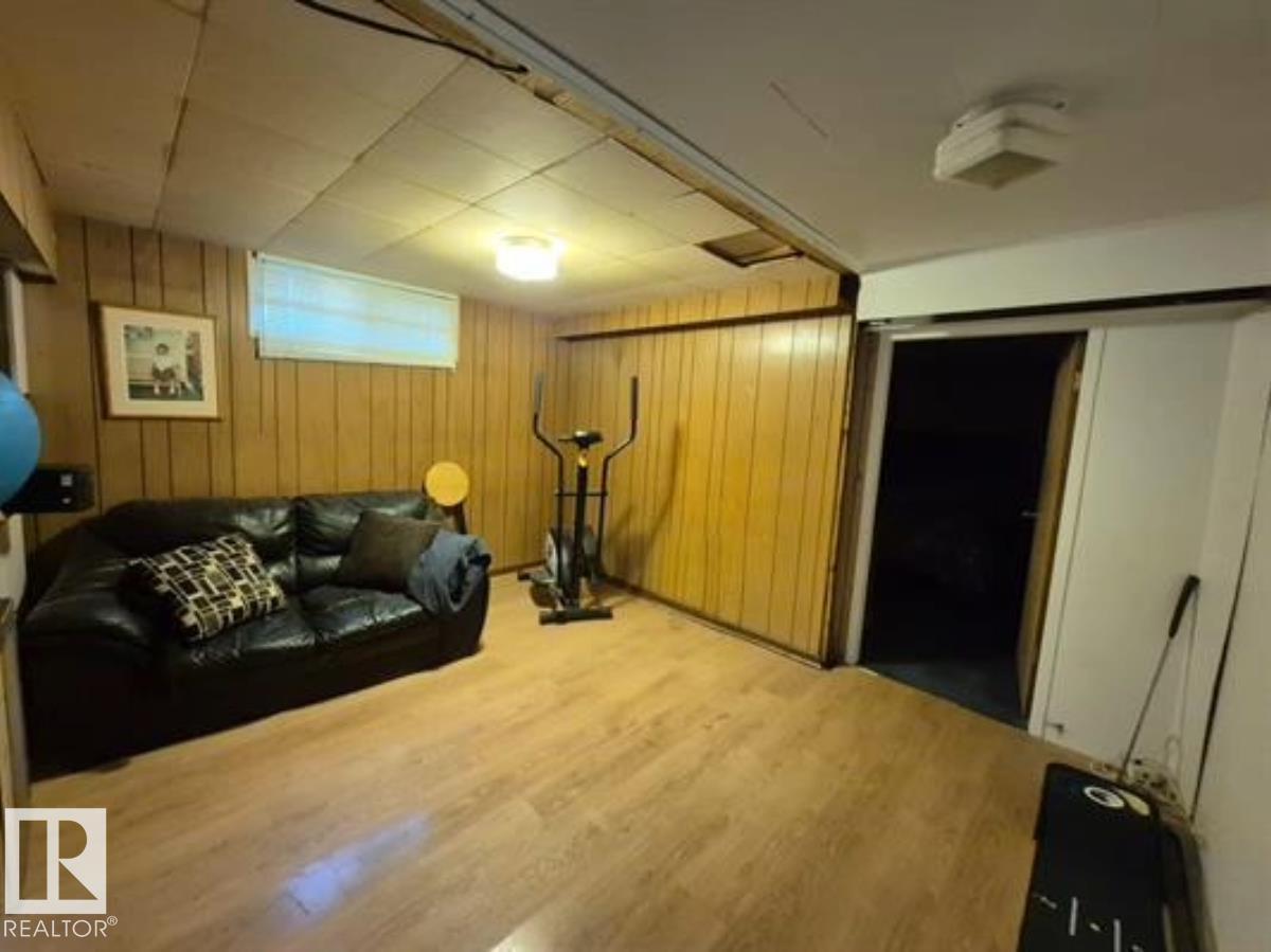 7920 Argyll RD NW - 34