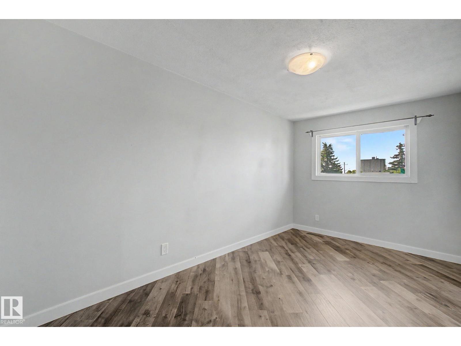 5142 106A ST NW - 24