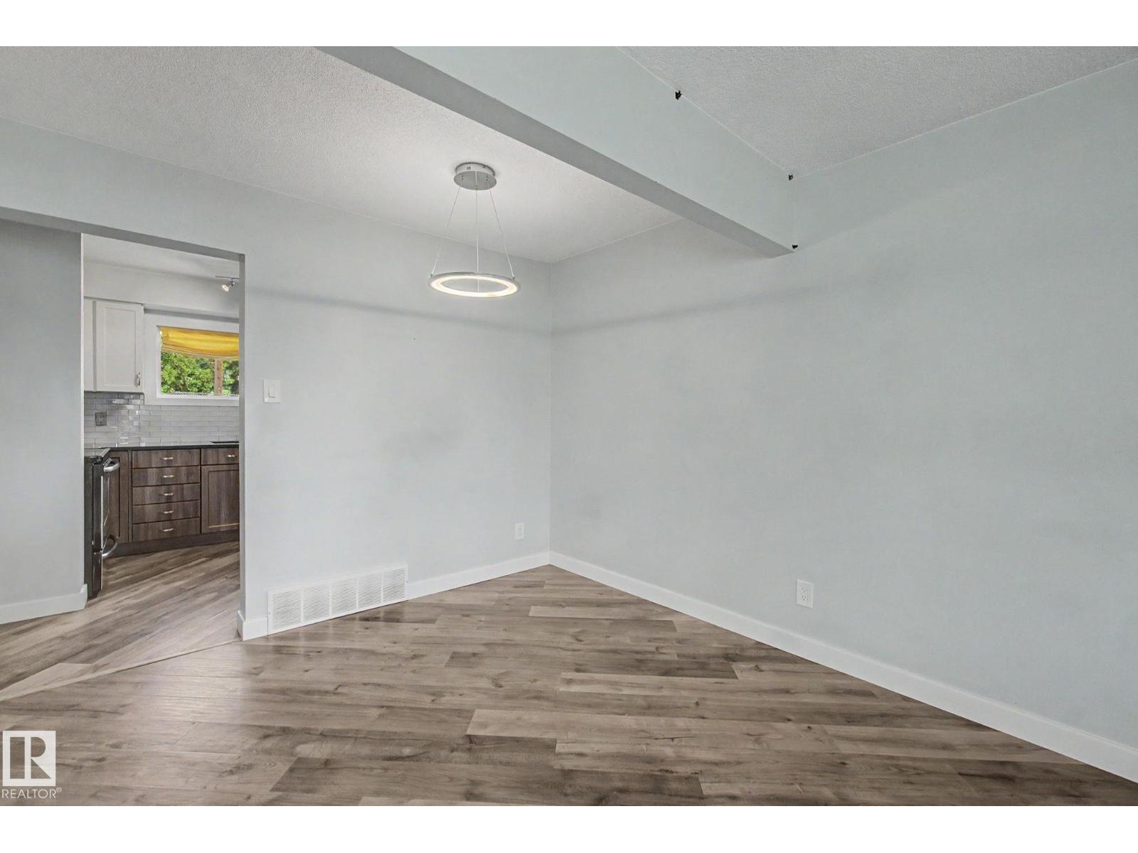 5142 106A ST NW - 11