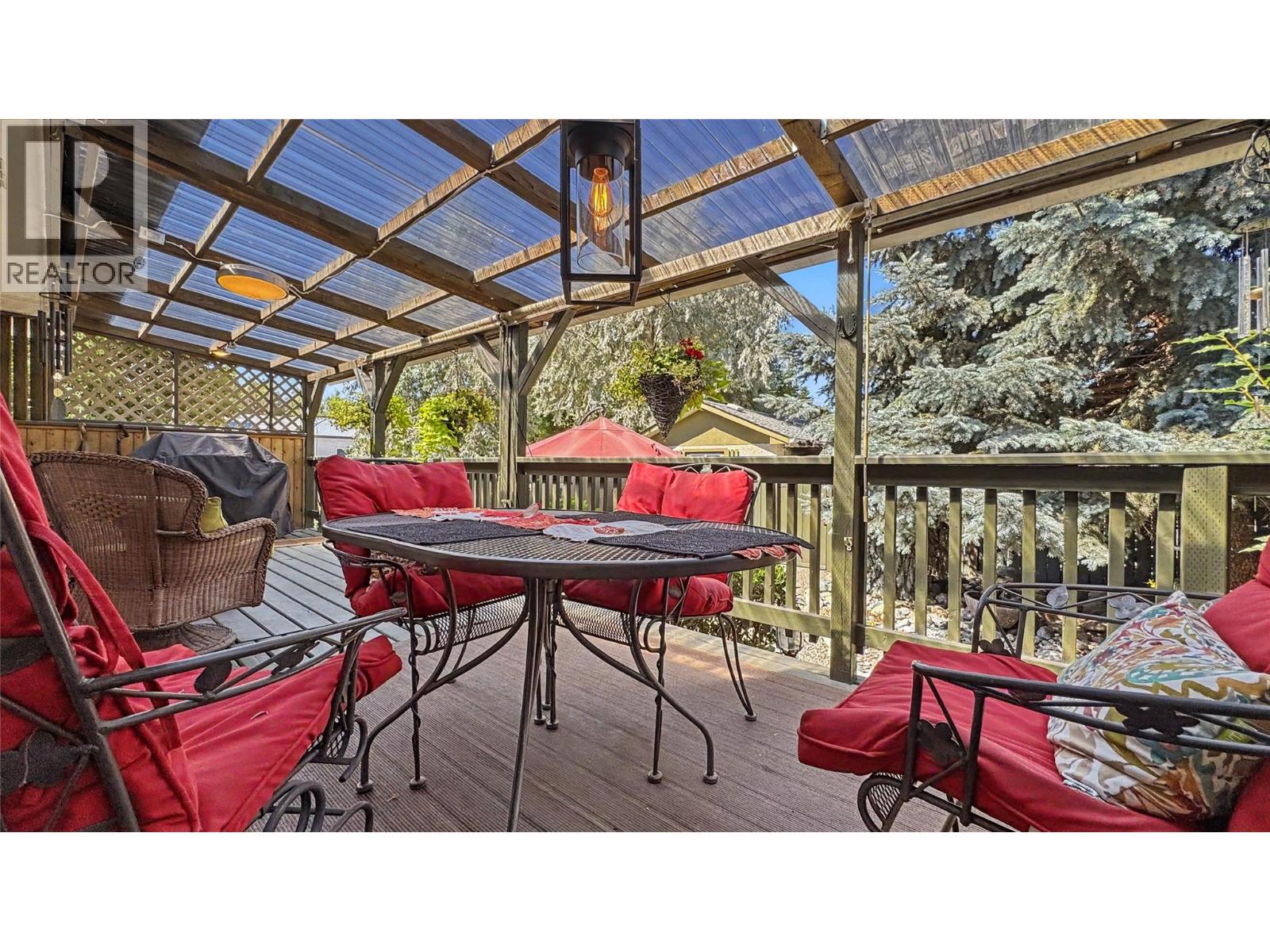 15 15th Avenue S - 36