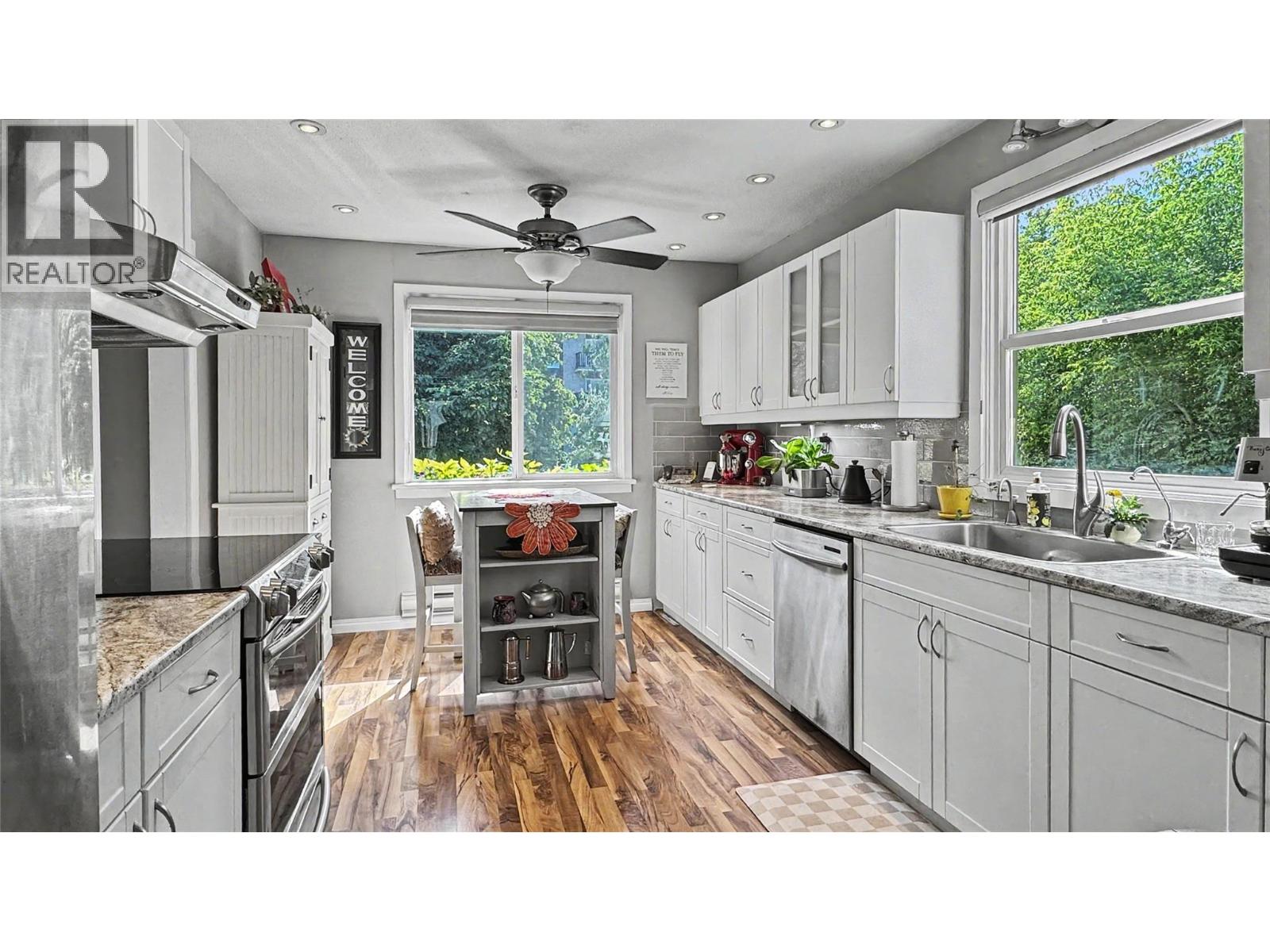 15 15th Avenue S - 11