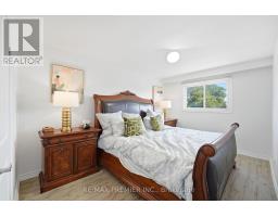 15 Madonna Gardens, Toronto, ON M9L2T5 Photo 17