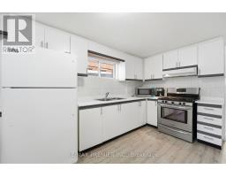 15 Madonna Gardens, Toronto, ON M9L2T5 Photo 26