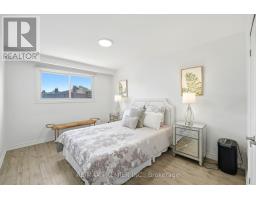 15 Madonna Gardens, Toronto, ON M9L2T5 Photo 19