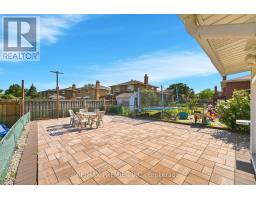 15 Madonna Gardens, Toronto, ON M9L2T5 Photo 28