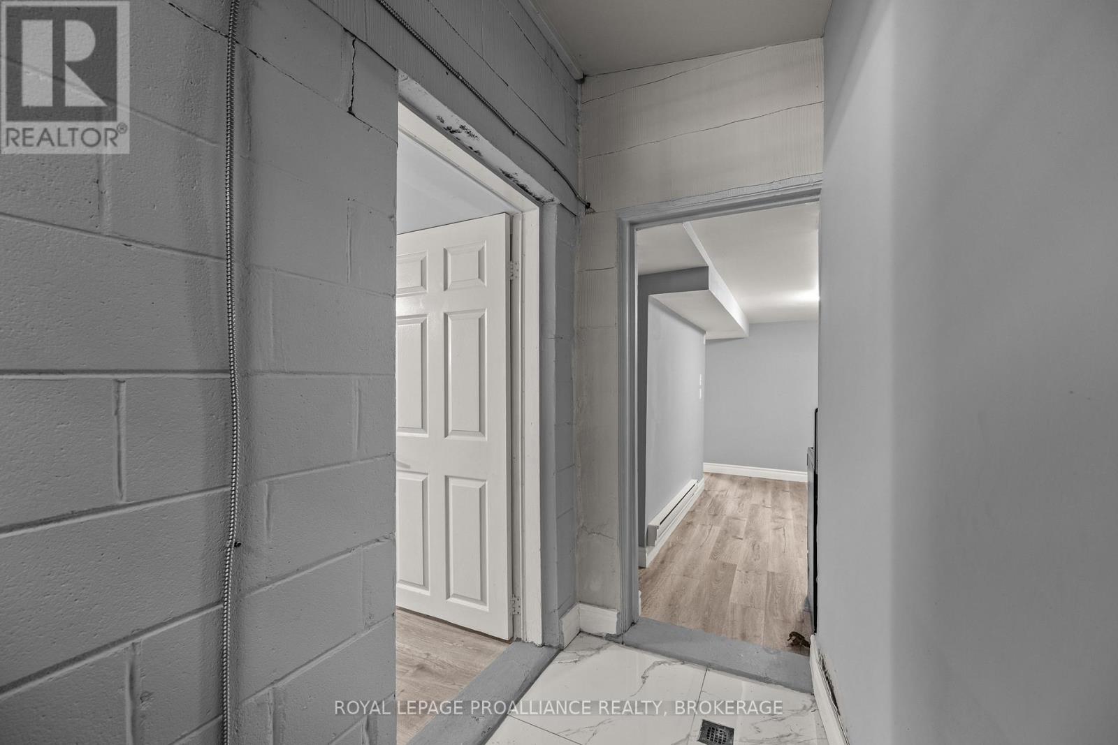 211 TORONTO STREET - Image 23