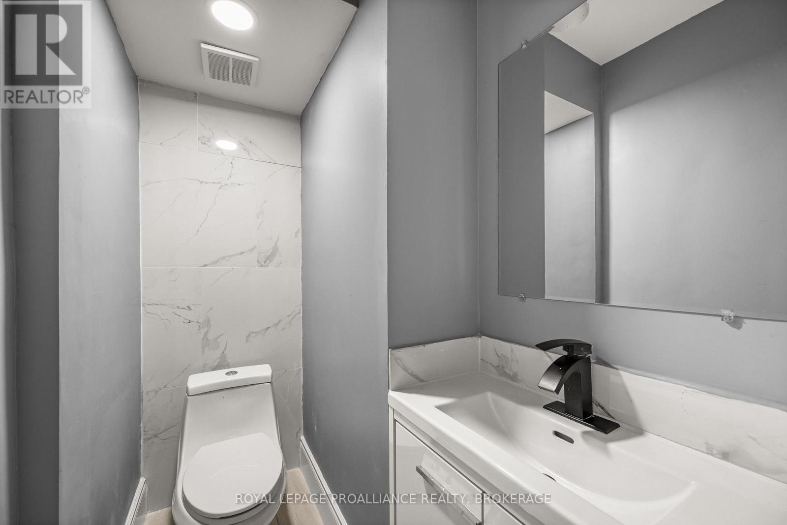 211 TORONTO STREET - Image 11