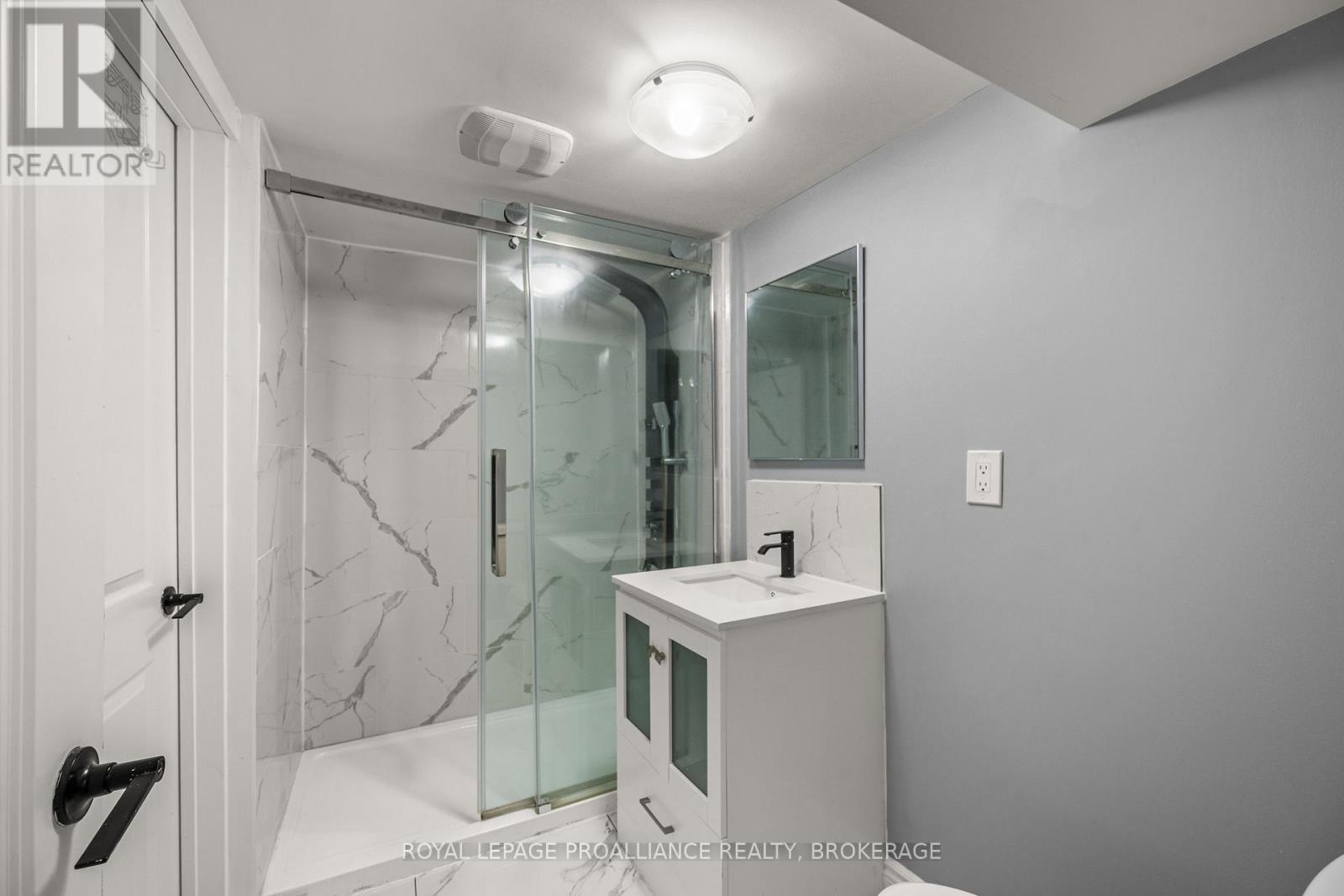 211 TORONTO STREET - Image 30