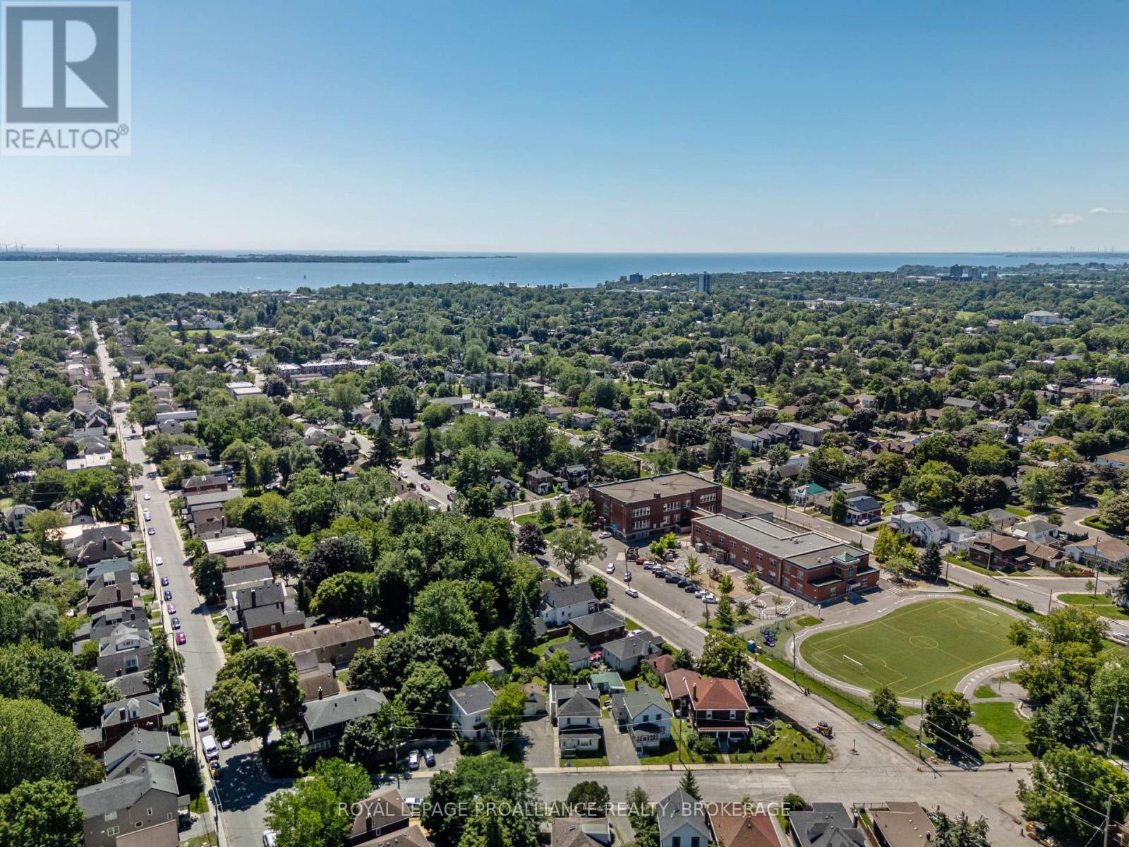 211 TORONTO STREET - Image 37