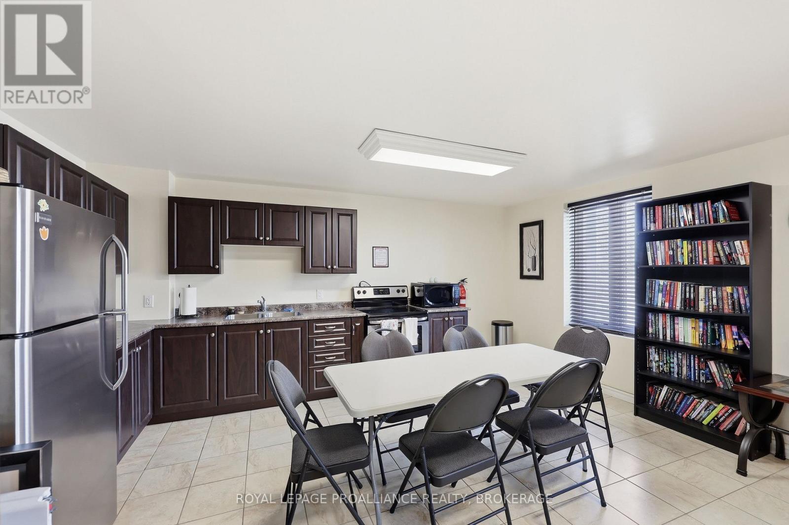 #609 358 QUEEN MARY ROAD - Image 42