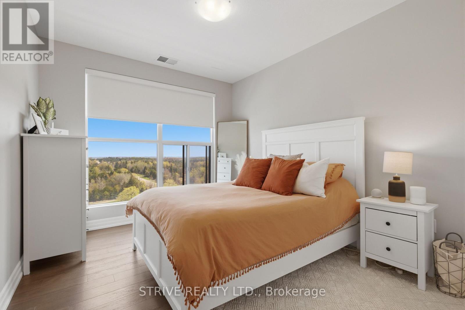#1014 1878 GORDON STREET - 33