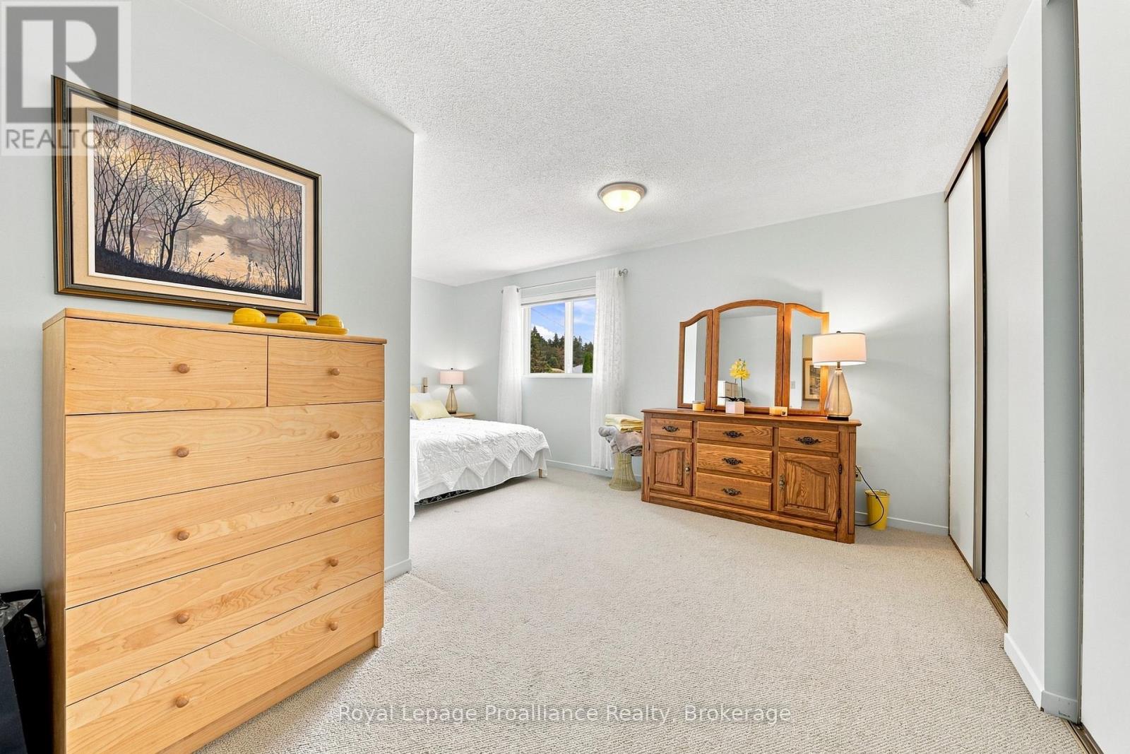 6 MOHAWK AVENUE - Image 32