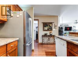 Kitchen/Dining room - 420 Marla Crescent, Lakeshore, ON N8L1B9 Photo 11
