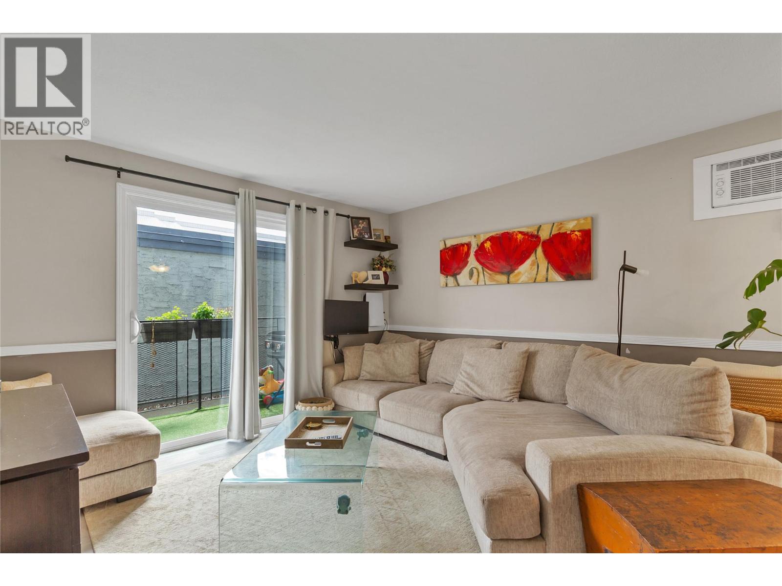 This is a great space with plenty of light.