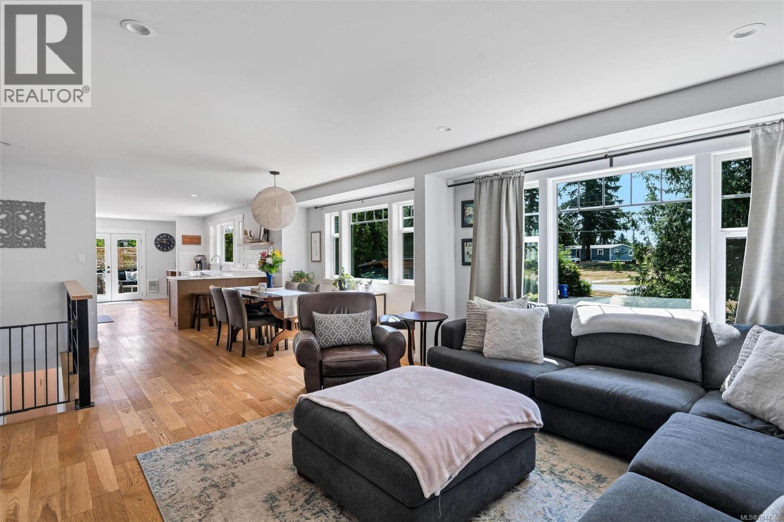 1127 Stuart Cres - 11