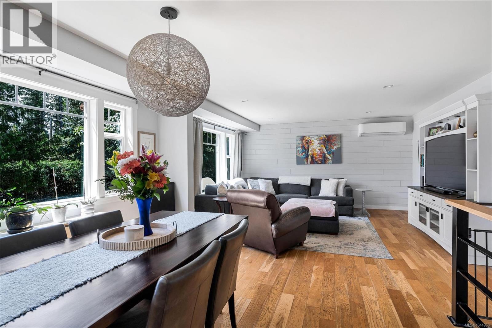 1127 Stuart Cres - 12