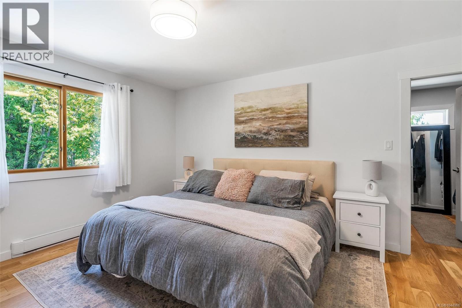 1127 Stuart Cres - 28