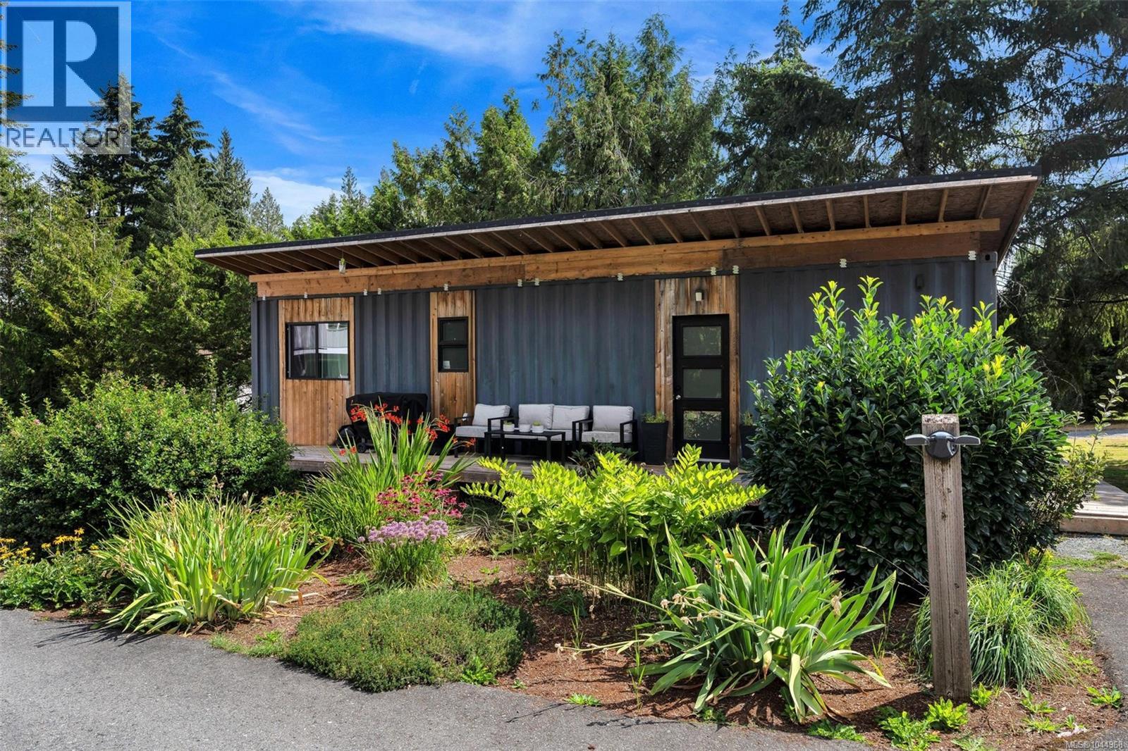 1127 Stuart Cres - 3