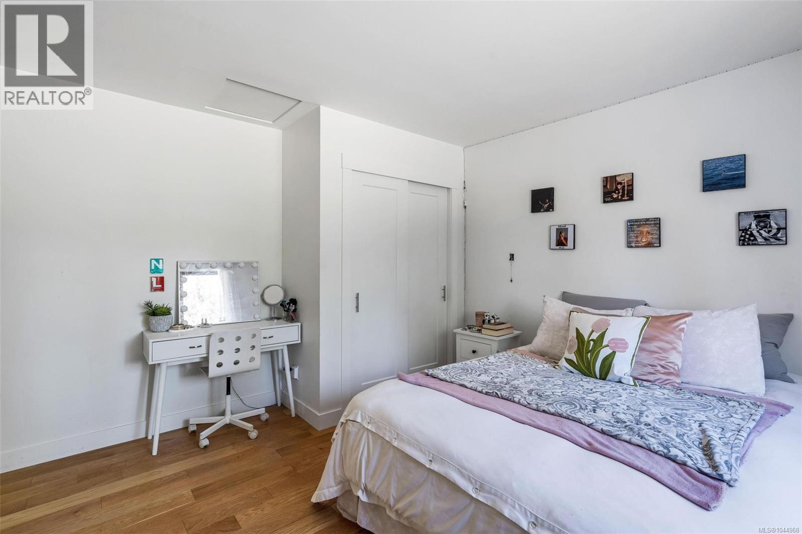 1127 Stuart Cres - 33