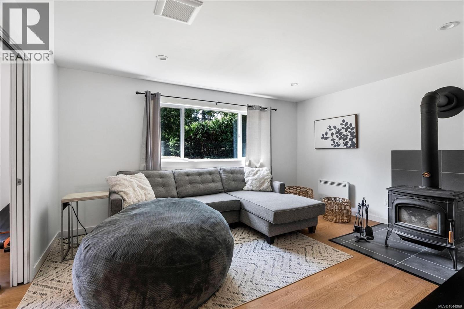 1127 Stuart Cres - Image 37