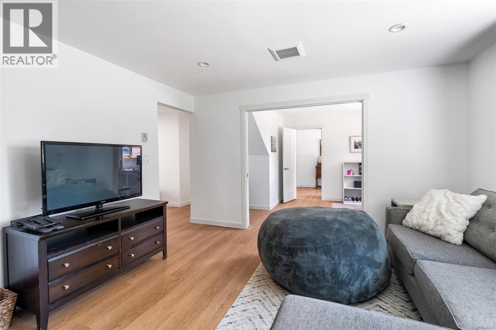 1127 Stuart Cres - 38