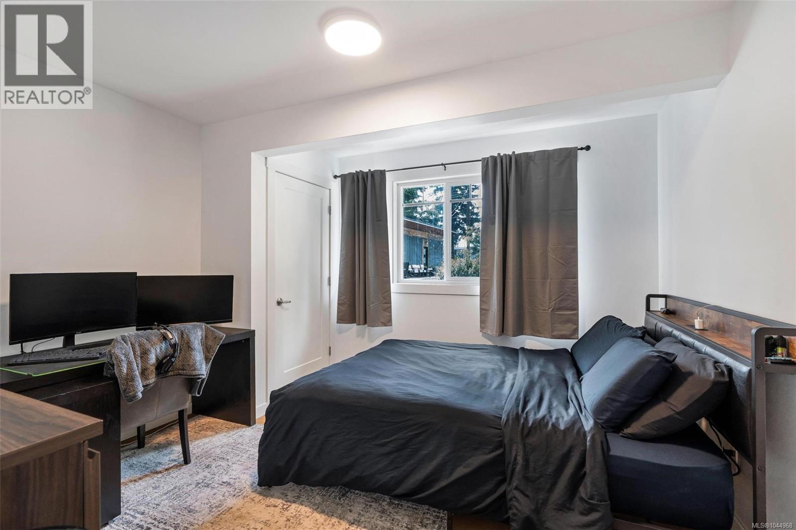 1127 Stuart Cres - 43
