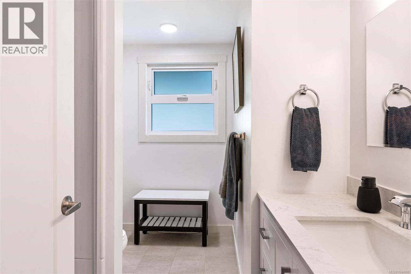 1127 Stuart Cres - 50