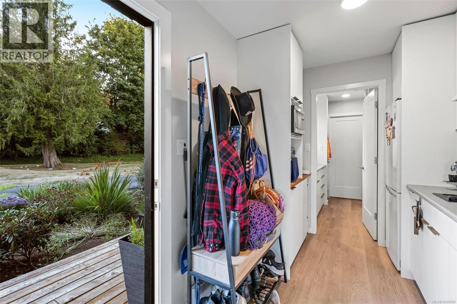 1127 Stuart Cres - 70