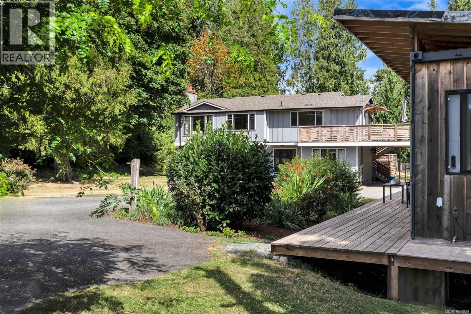 1127 Stuart Cres - 75