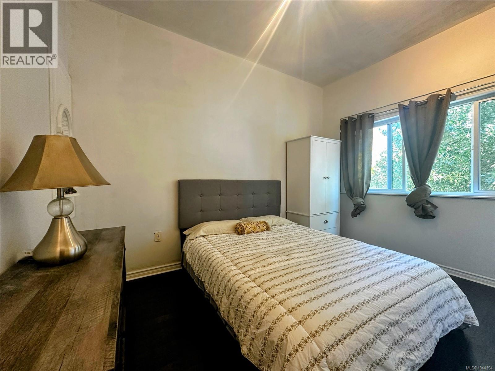 37 Strickland St - 12