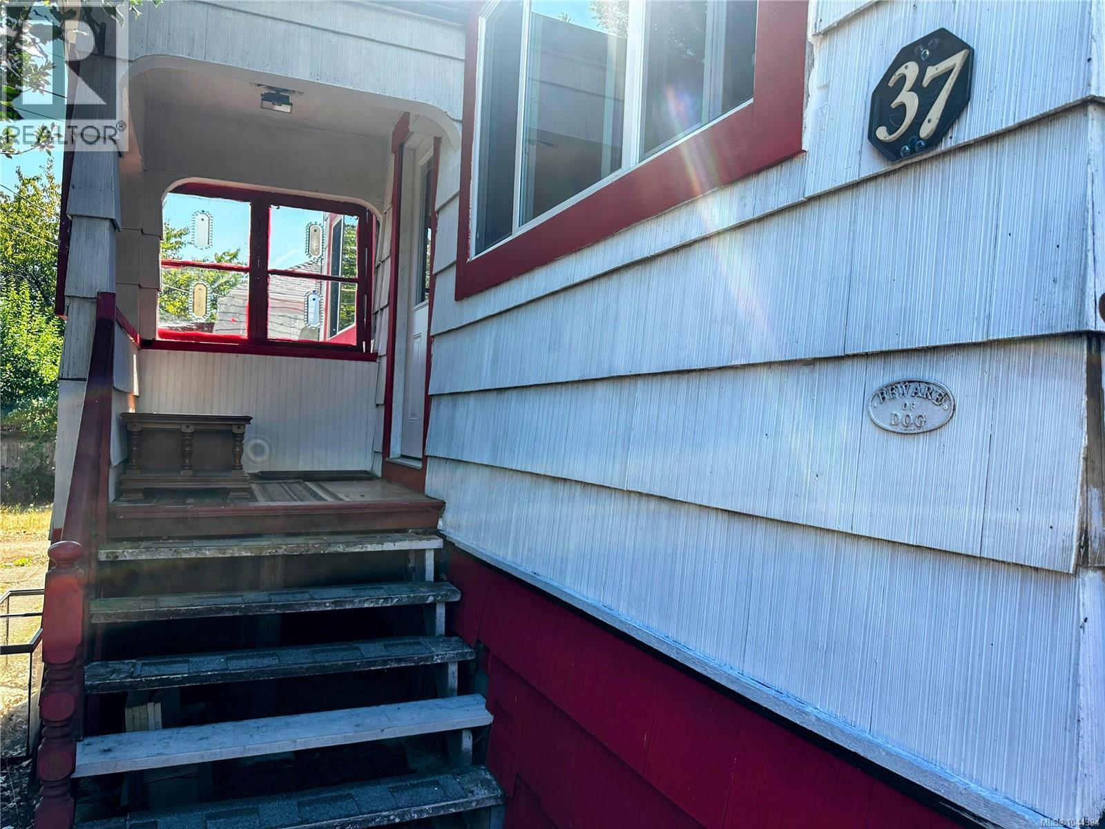 37 Strickland St - 18