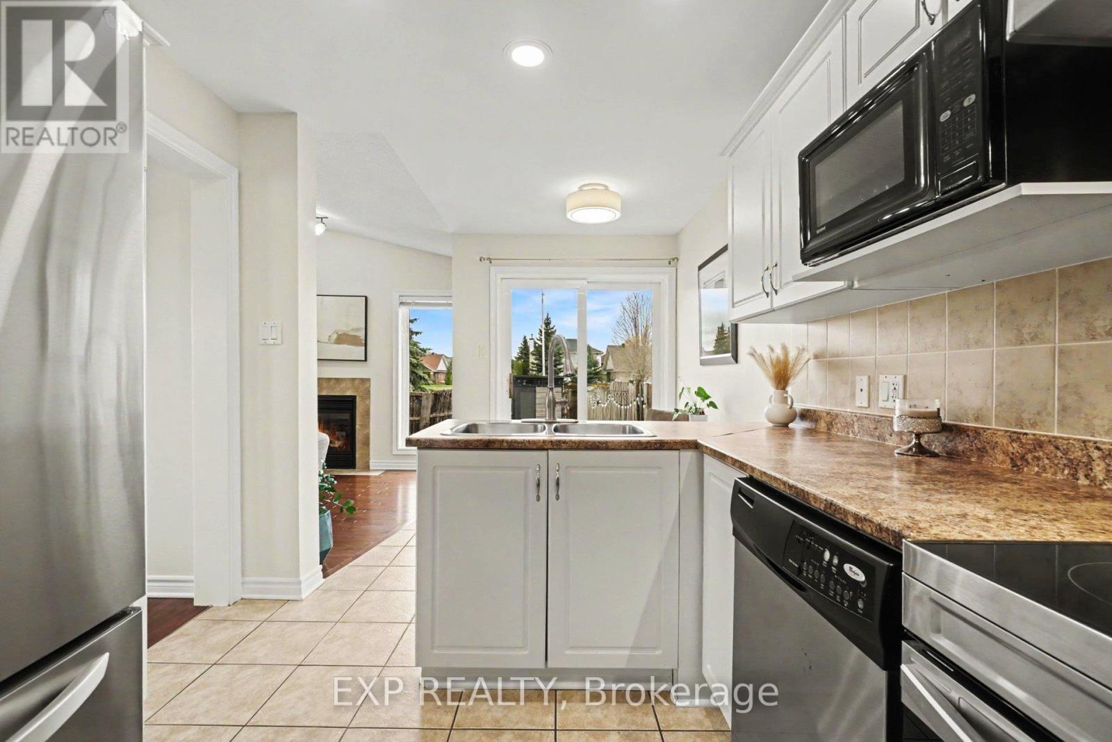 2100 MELETTE CRESCENT - 12