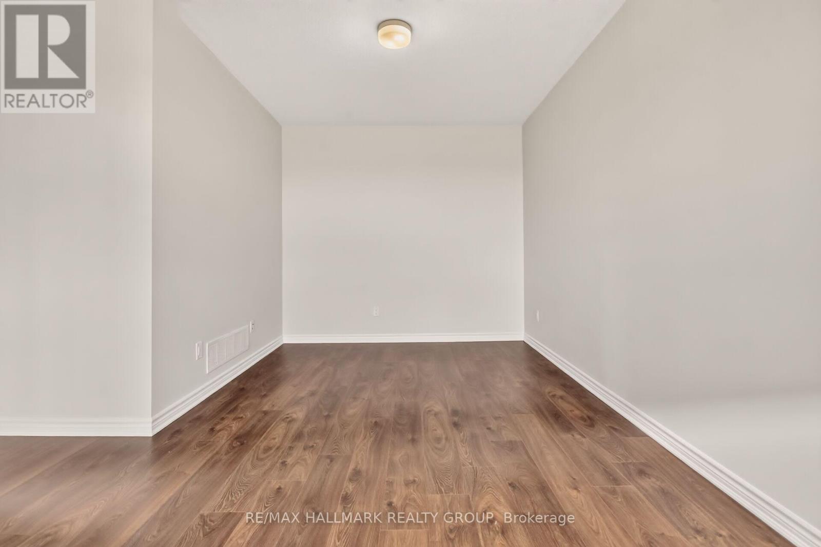 235 HIBERNIAN WALK - 11