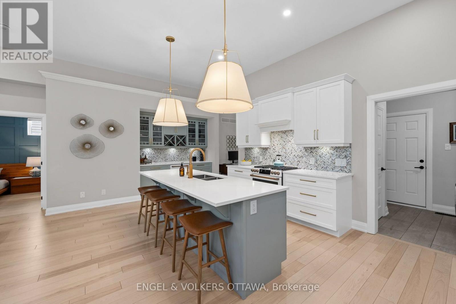 185 BLACKHORSE DRIVE - 11