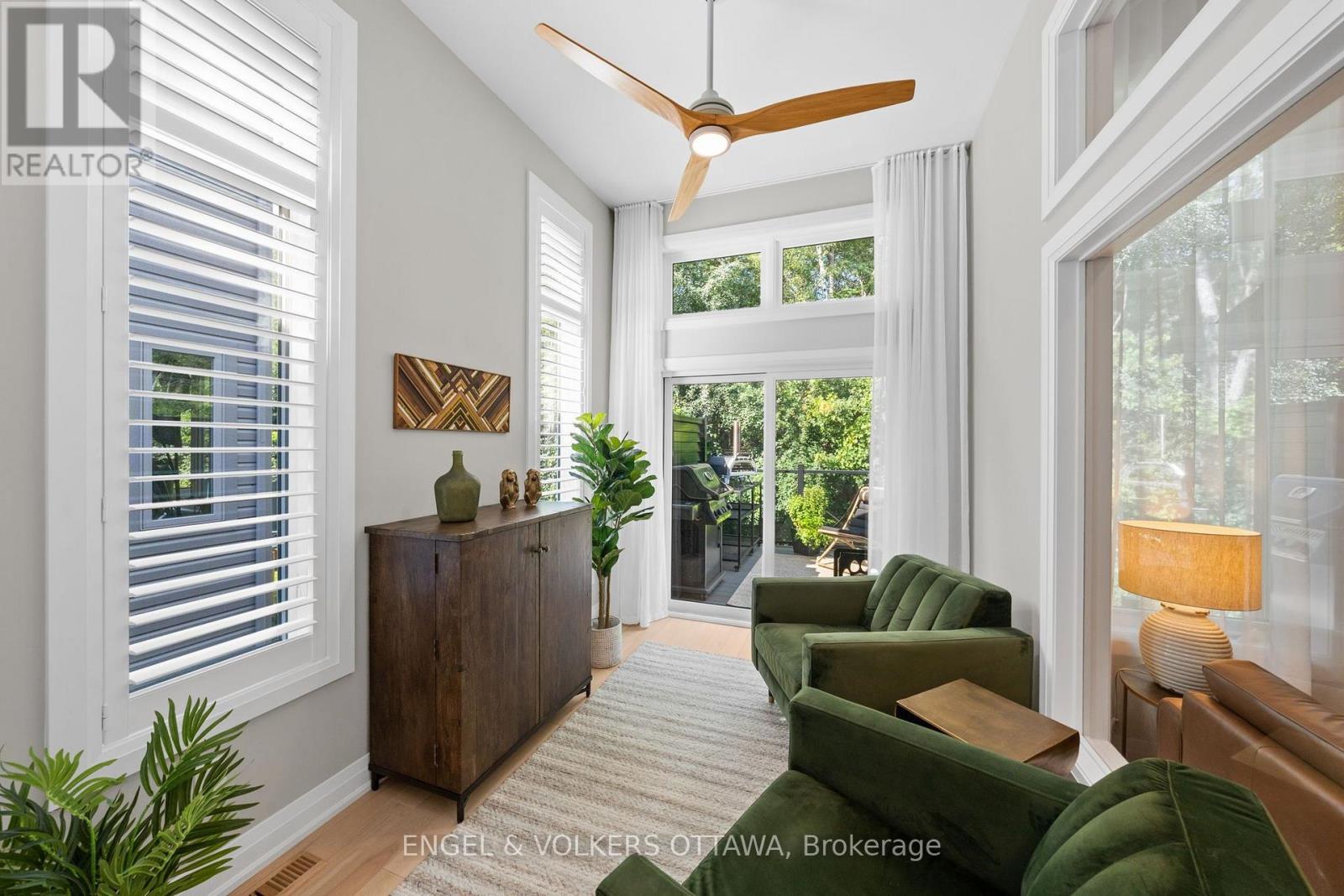 185 BLACKHORSE DRIVE - 22