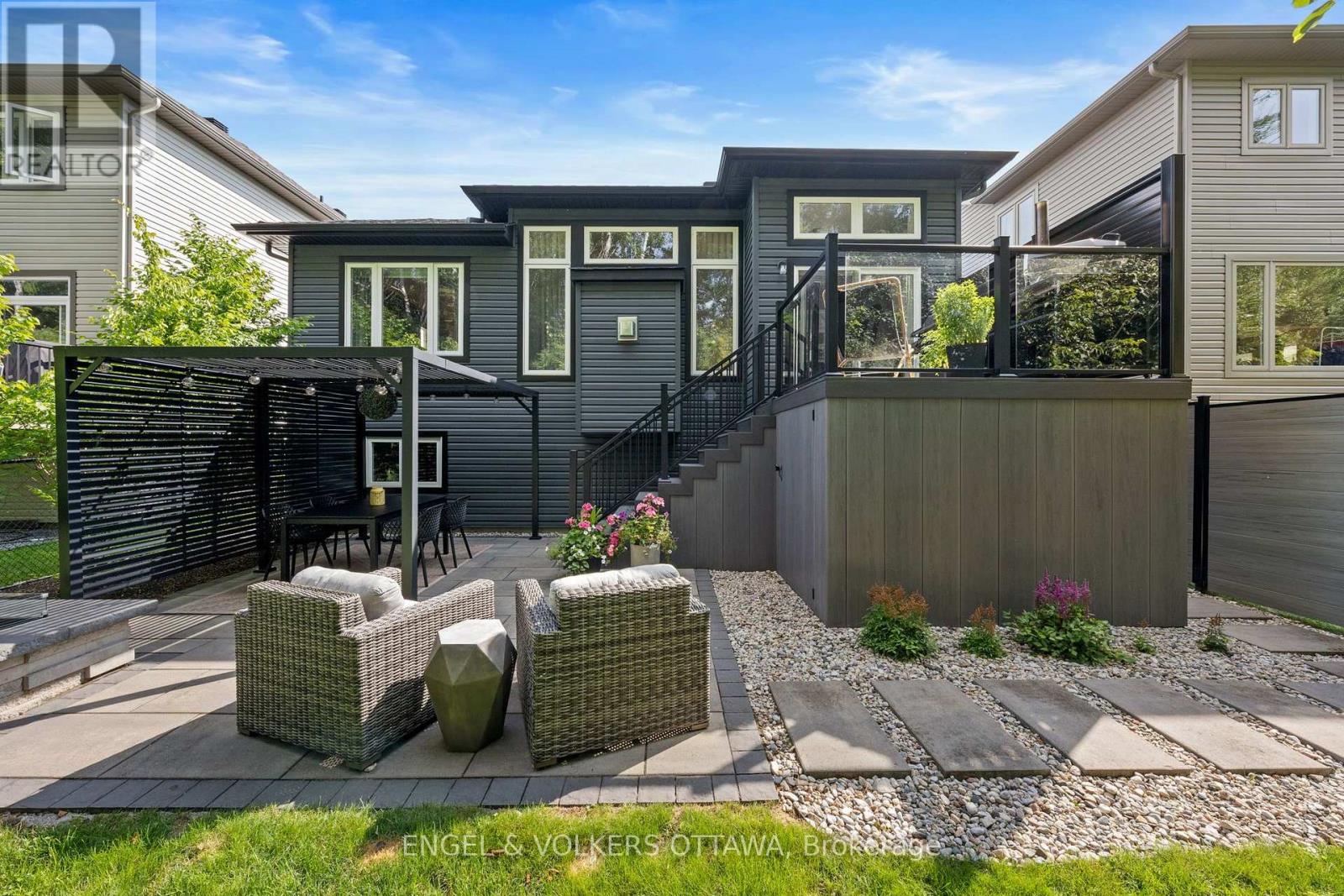 185 BLACKHORSE DRIVE - 33