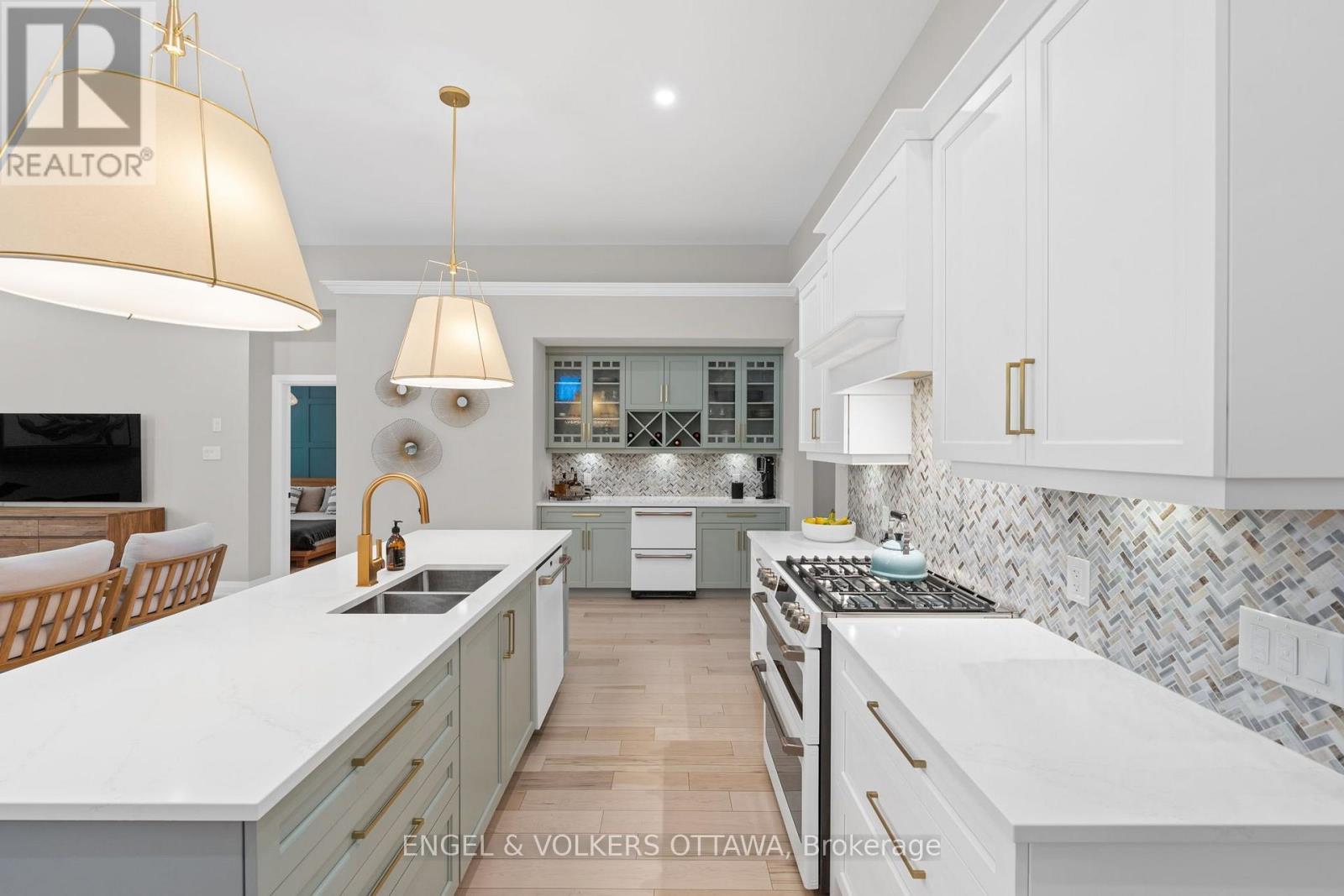 185 BLACKHORSE DRIVE - Image 9
