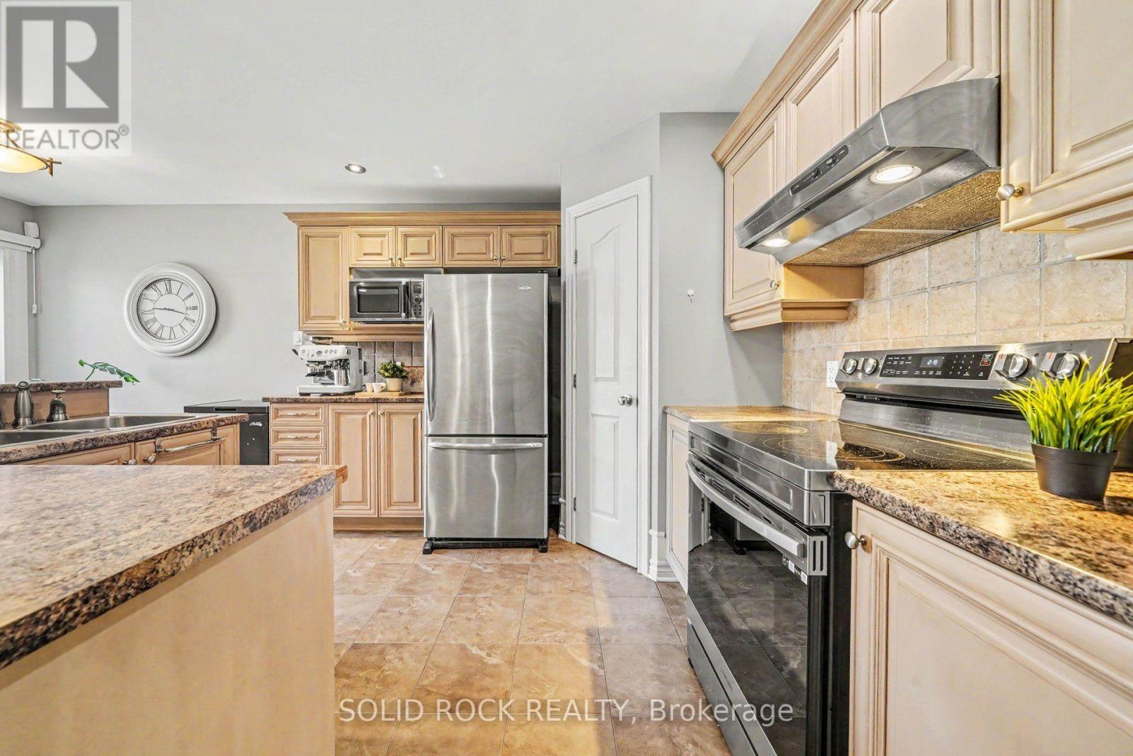 3 Bed, 4 Bath House for Sale in Ottawa – 310 GREY SEAL CIRCLE, Ottawa – MLS# X13635120 - Image 10