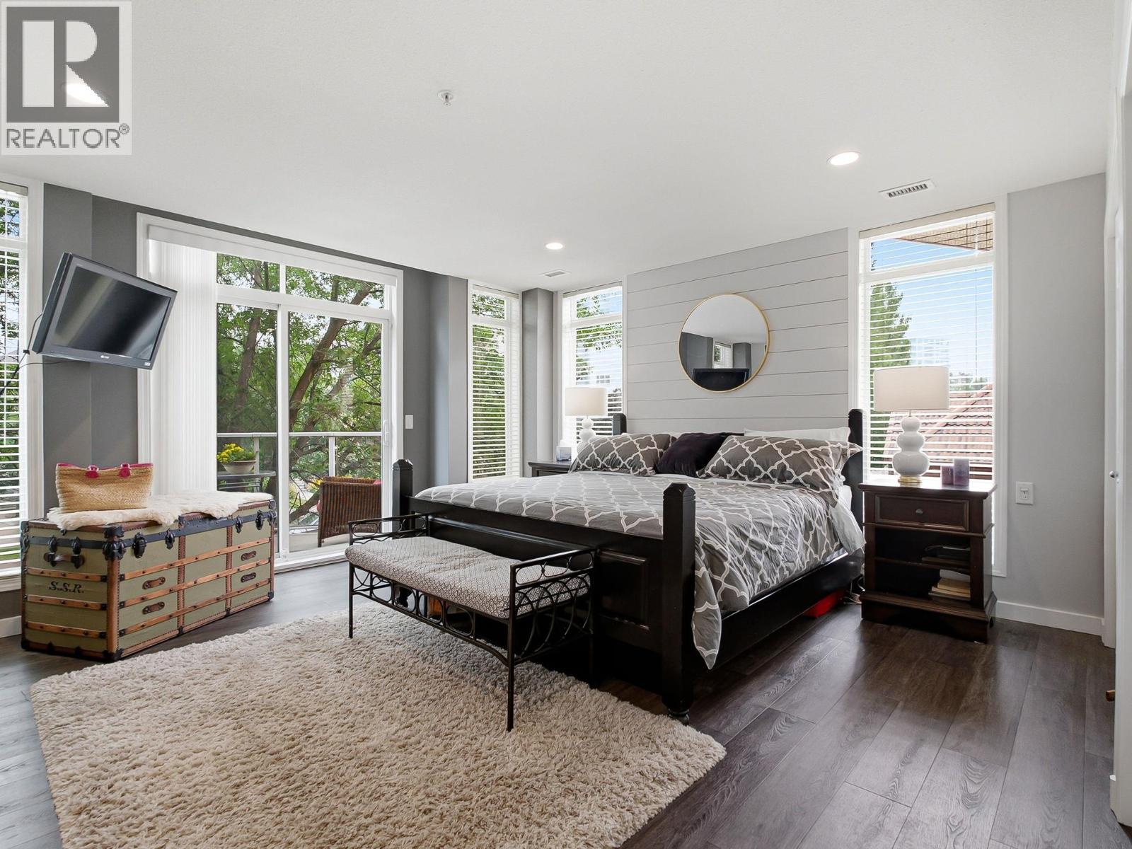 #242 1088 Sunset Drive - 10