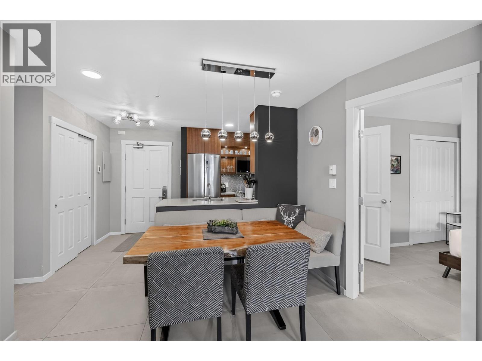 #202 2050 Summit Drive - 18