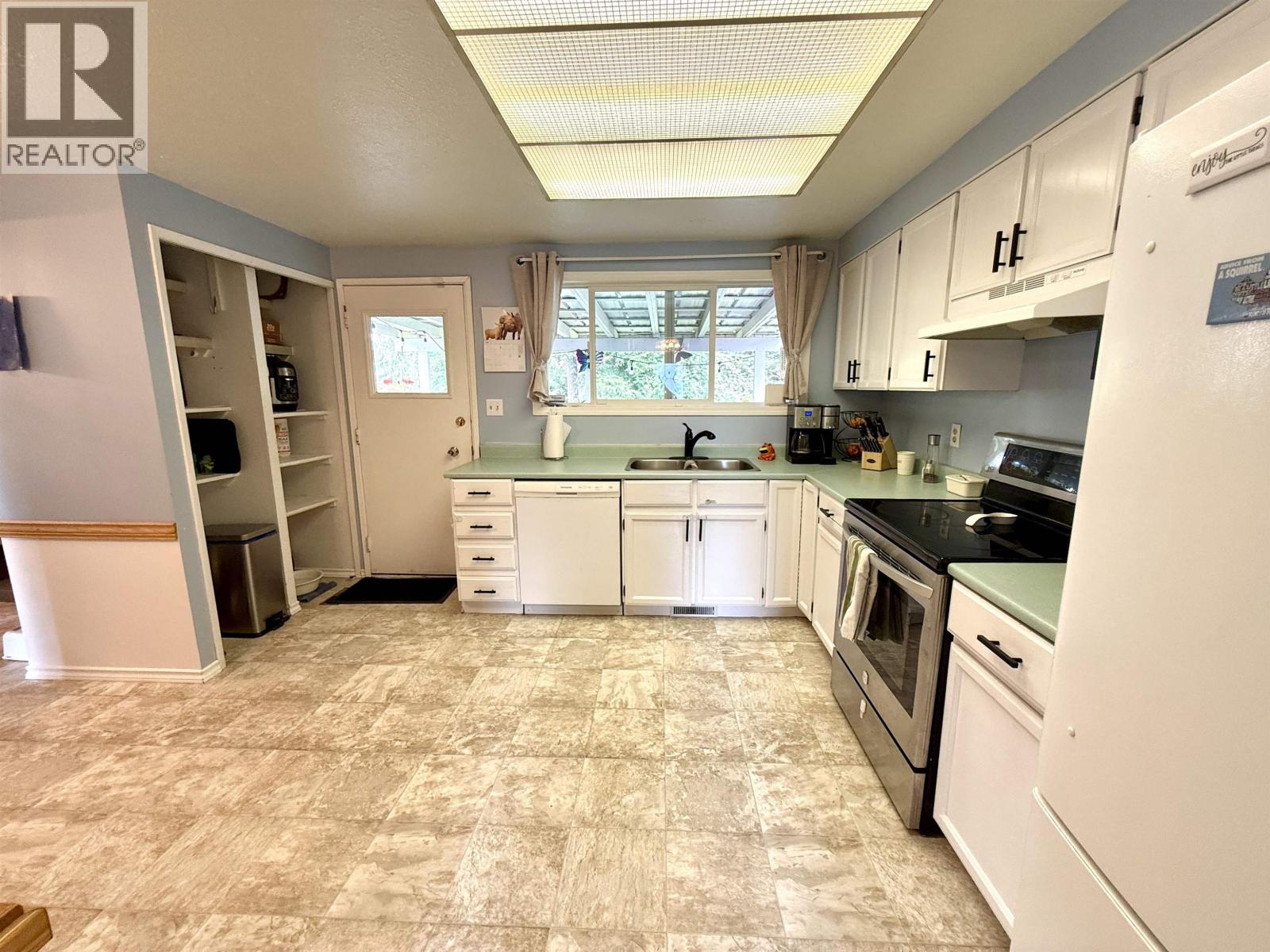 7872 LOYOLA CRESCENT - 5