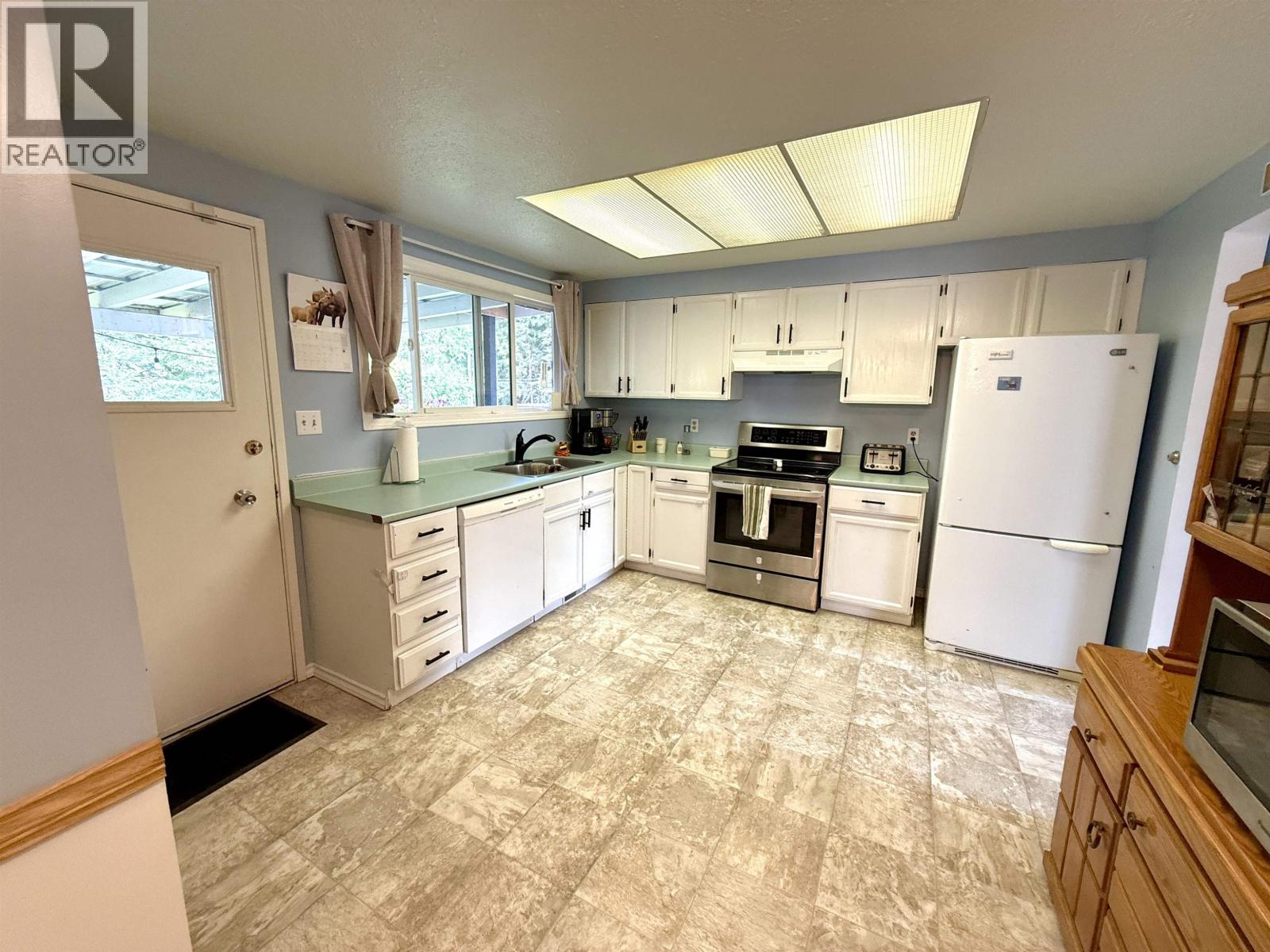 7872 LOYOLA CRESCENT - 6