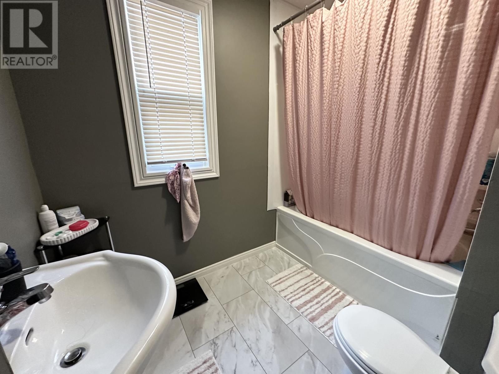 219 McCulloch St - Image 9