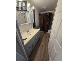 190 Lakeside Avenue, Bathurst, NB E2A2S7 Photo 11