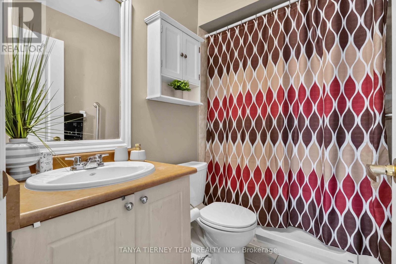 22 SINDEN DRIVE - 33
