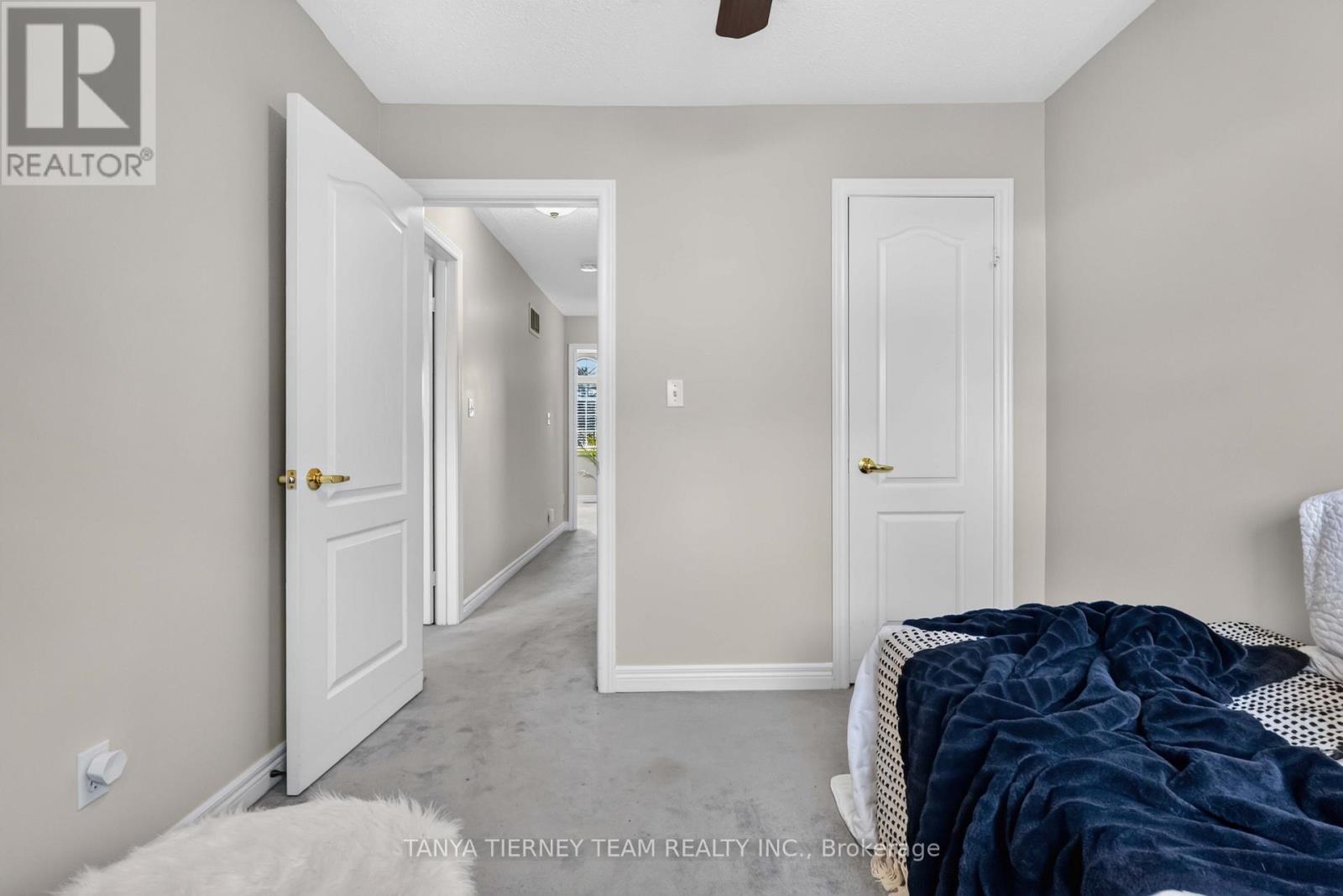 22 SINDEN DRIVE - 37