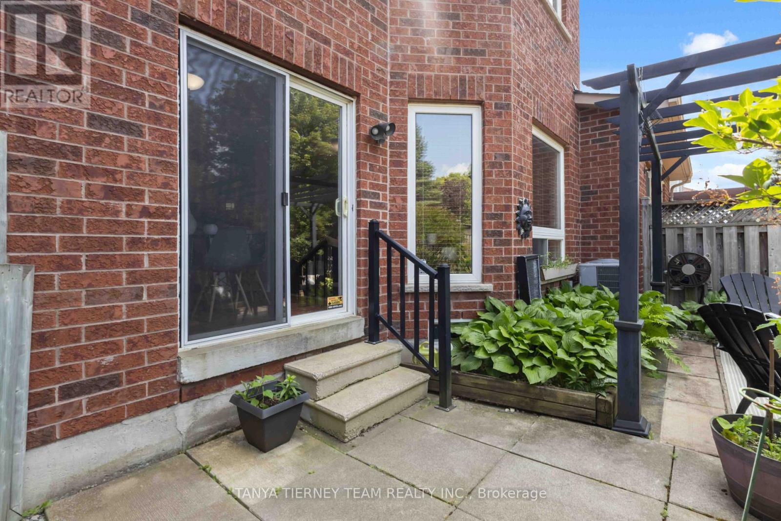 22 SINDEN DRIVE - 44