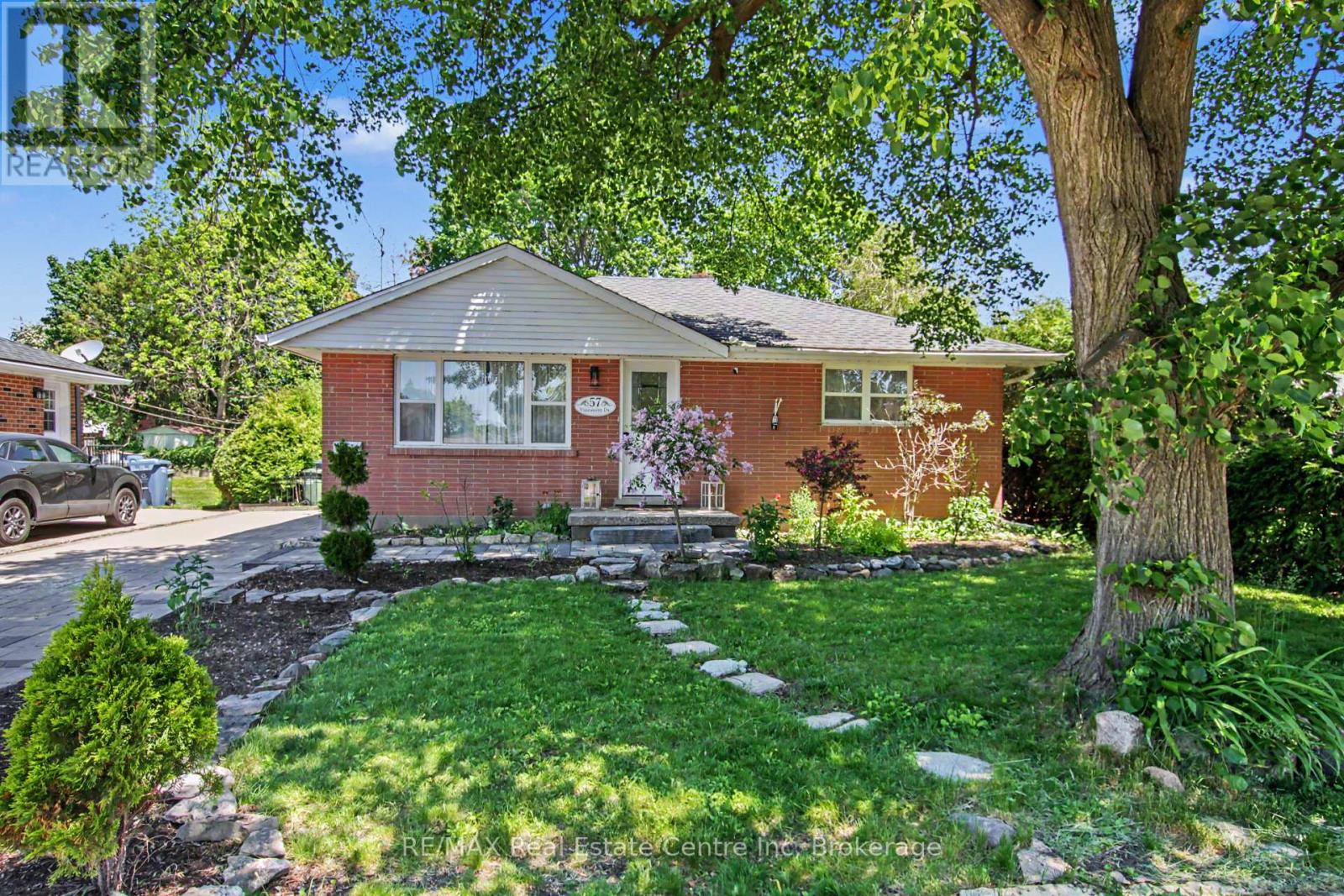 57 VANCOUVER DRIVE - 1