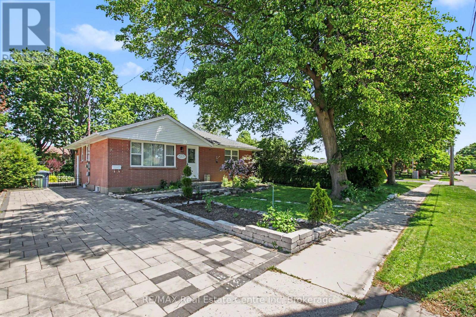 57 VANCOUVER DRIVE - 2