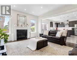 Family room - 11 Robert Baldwin Boulevard, East Gwillimbury, ON L9N0R3 Photo 7